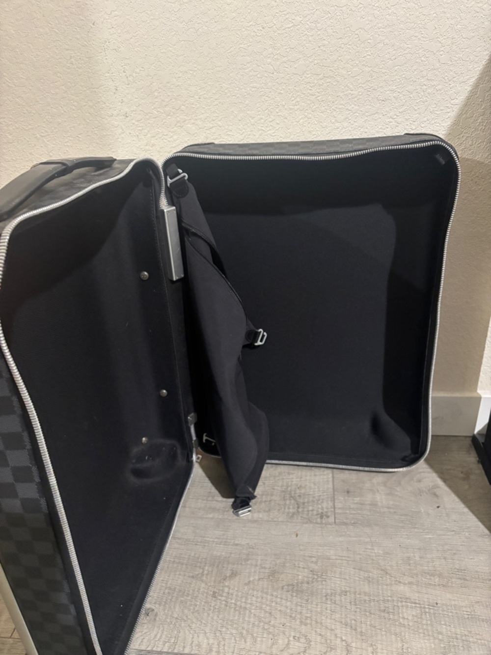 Louis Vuitton Horizon 55 rolling suitcase - Picture 3 of 3